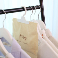 Поглотитель влаги для дома Hanger 200g от компании "Кореал - Настоящая Корея" являющейся официальным дистрибьютором в России  Поглотитель влаги для дома Hanger 200g от компании "Кореал - Настоящая Корея"