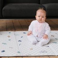 Портативный детский  коврик Portable Marshmallow 120x200*1 см, Листопад от компании "Кореал - Настоящая Корея" являющейся официальным дистрибьютором в России  Портативный детский  коврик Portable Marshmallow 120x200*1 см, Листопад от компании "Кореал - Настоящая Корея"